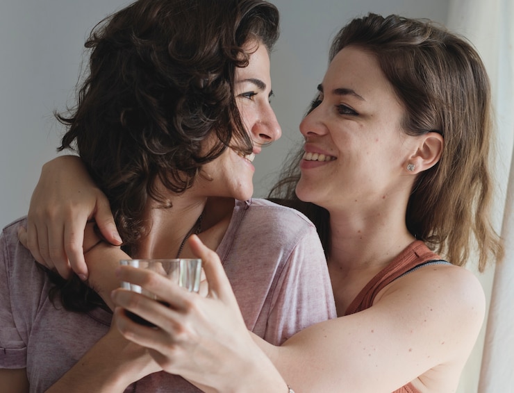 Photo lesbian couple together indoors concept