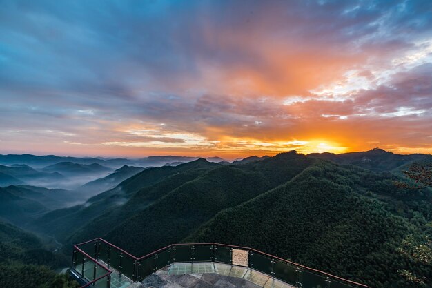 写真 自然に近い美しい景色に食べ物を味わい、人生を楽しんでもらいましょう。