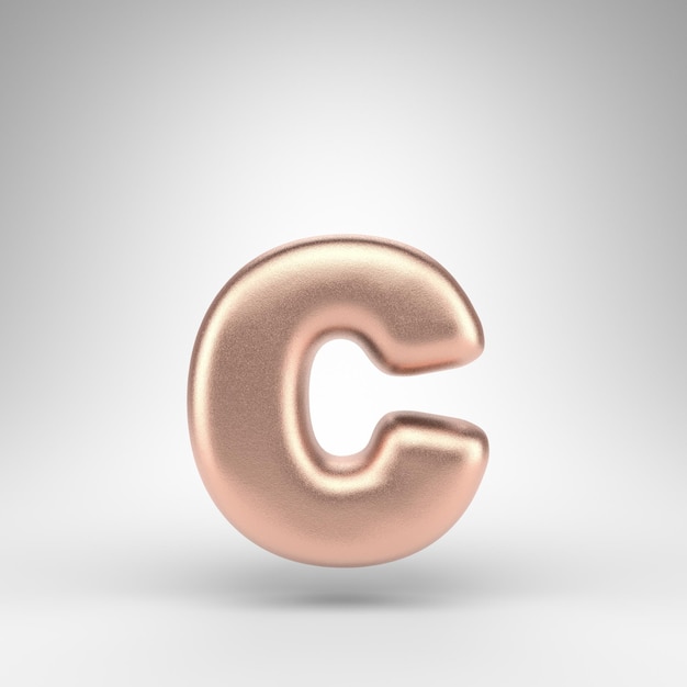 Letter C kleine letters op witte achtergrond. Mat koperen 3D-gerenderde lettertype met glanzende metalen textuur.