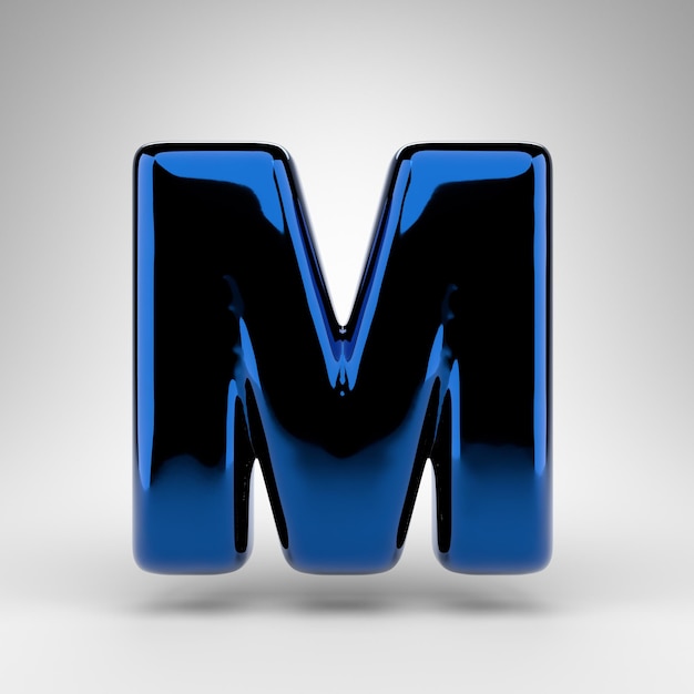 사진 흰색 바탕에 편지 m 대문자입니다. 광택 표면이 있는 파란색 크롬 3d 렌더링된 글꼴입니다.