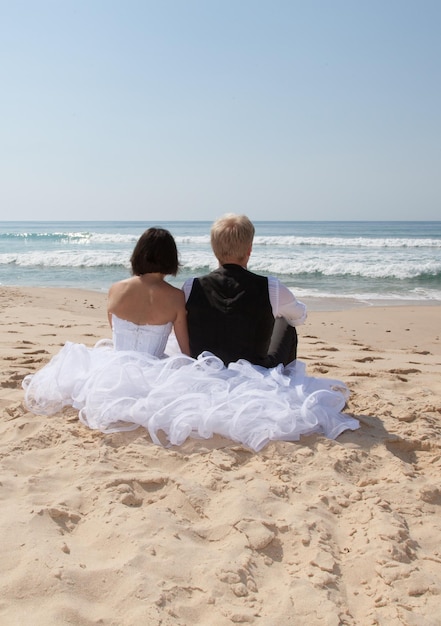 Foto leuk gelukkig paar op het strand