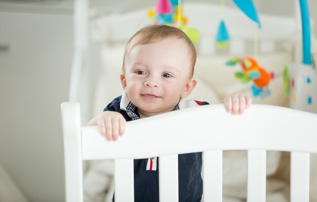 Leuke staande wieg voor baby van 9 maanden oud