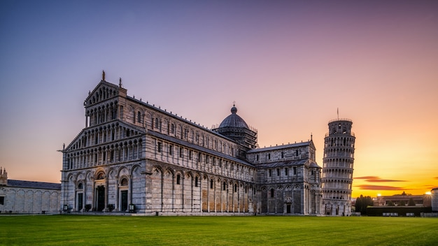 Leunende toren van Pisa in Pisa - Italië