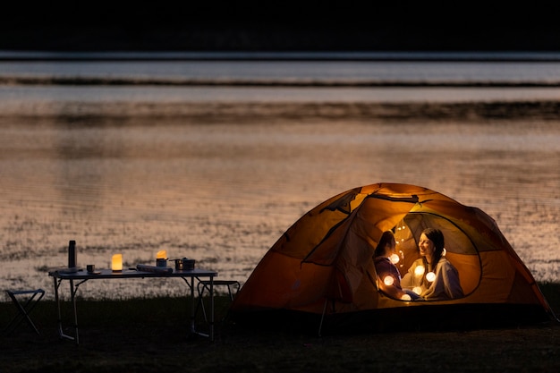 Foto levensstijl van mensen die op de camping wonen