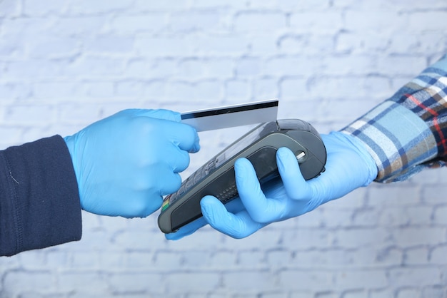 lever medische handschoenen contactloos betalen met creditcard in