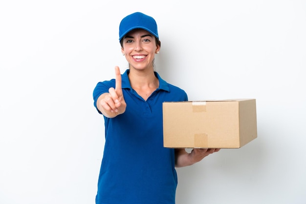 Levering blanke vrouw geïsoleerd op een witte achtergrond die een vinger toont en optilt