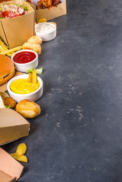 Levering fastfood eten bestellen online concept.