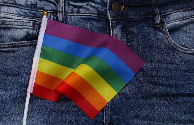 Photo lgbt rainbow flag in jeans pocket