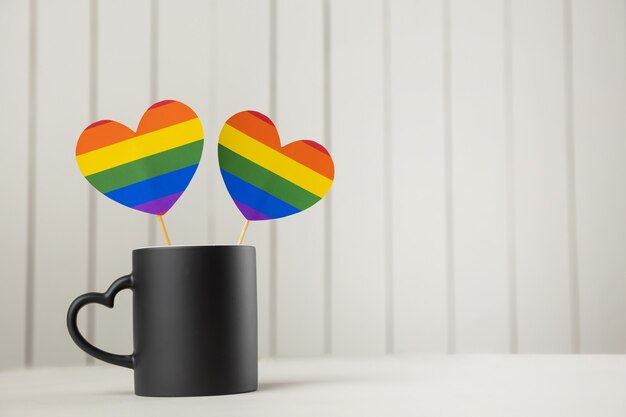 Кофейная кружка ЛГБТ сообщества цвета радуги сердец, красная кофейная кружка