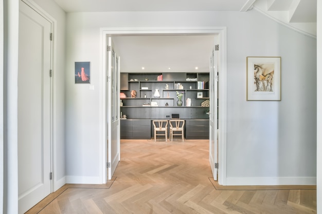 Licht interieur van een luxe huis