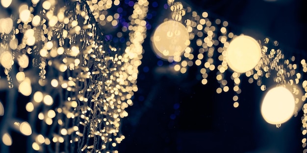 Lichtgeel licht bokeh van kerstvakantieslingers wazig feestelijke abstracte achtergrondverlichting