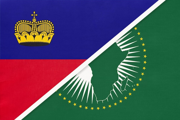 Национальный флаг Лихтенштейна и Африканского союза с текстильного африканского континента против национальных флагов Лихтенштейна