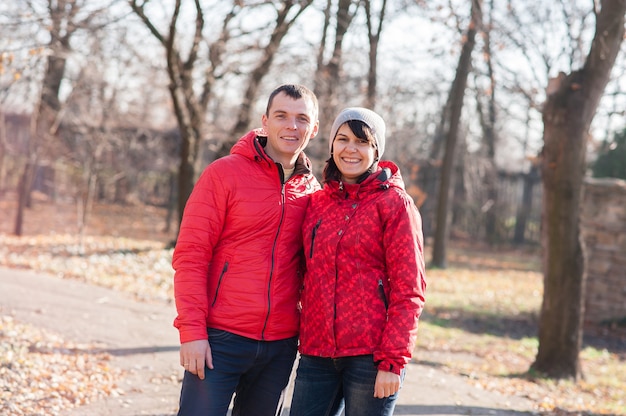 Liefhebbers wandelen in het park