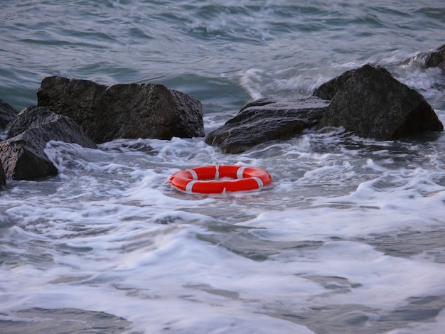 Photo life belt in floating in sea