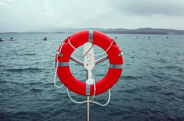 写真 海と空の間のライフベルト