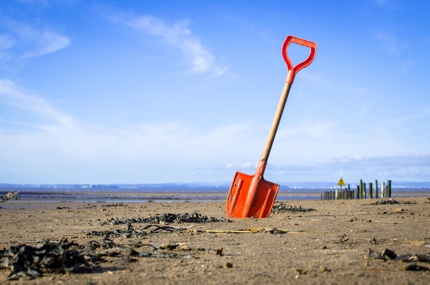 Photo lifeguard hut on beach against sky