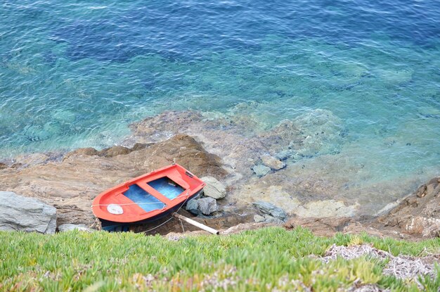 Foto cotta di salvataggio sulla spiaggia