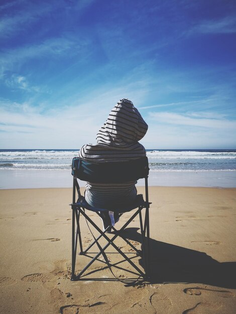 Foto lifeguard hut op het strand tegen de lucht