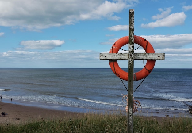 Foto lifeguard hut op het strand tegen de lucht