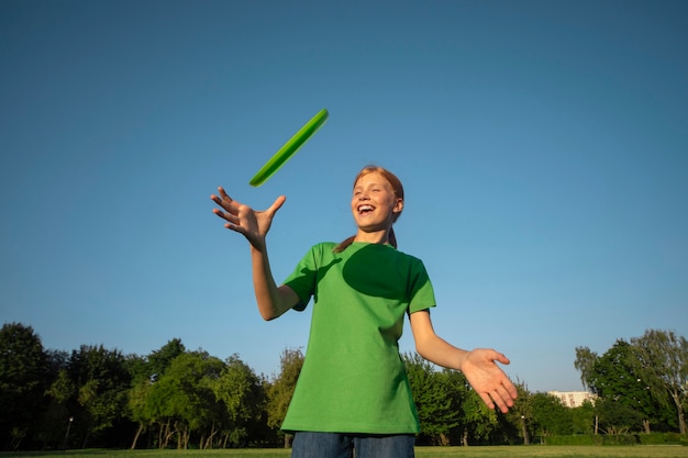 Photo lifestyle of people jumping around