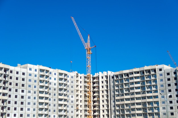 Lifting crane and construction work