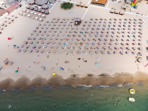 Ligbedden op het strand in Sveti Vlas