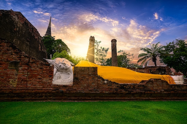 Liggende Boeddha in Wat Yai Chaimongkol