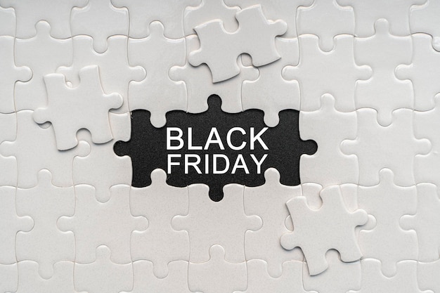 검정색 배경에 검은 금요일 판매라는 텍스트가 있는 라이트 보드 흰색 직소 퍼즐