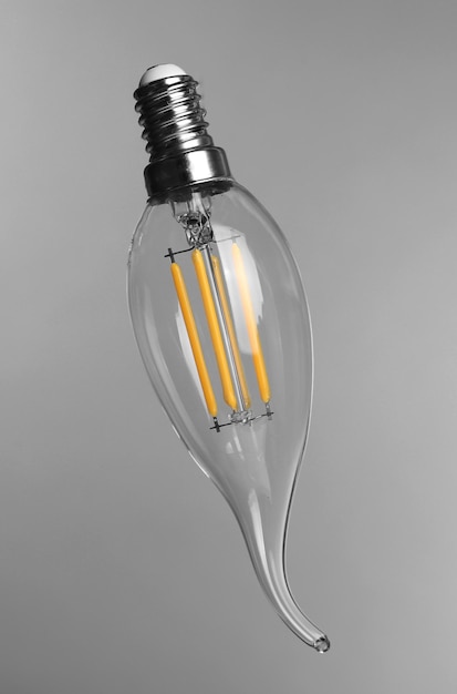 Photo light bulb on grey background