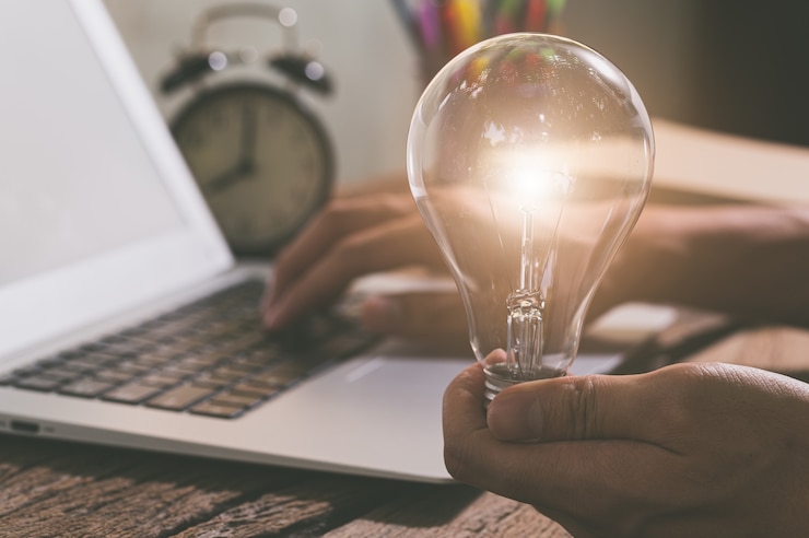 Photo light bulb symbol of new ideas.