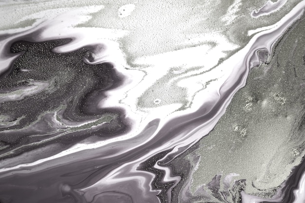 ライトグレーの大理石のテクスチャ液化インクの背景