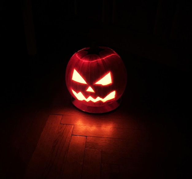 Foto la luce della lanterna di jack o 'halloween