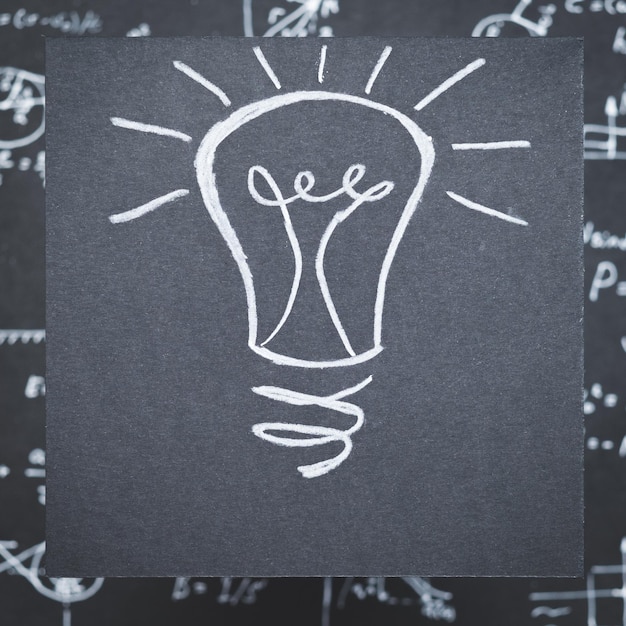 Foto lampada leggera idea invenzione eureka e concetto di soluzione del problema disegno su carta nera