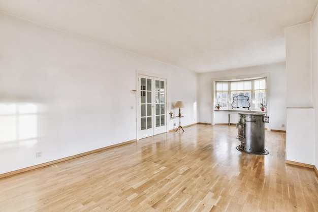 Light room with fireplace and counters