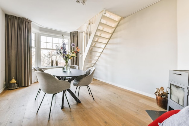 Light spacious room in flat