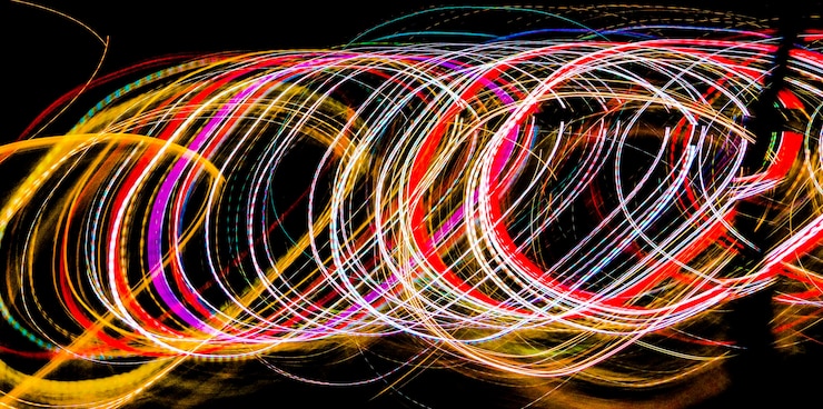 Photo light trails against sky at night