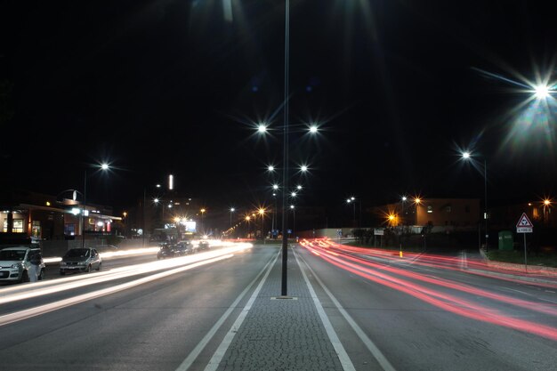 Photo light trails on city street at night