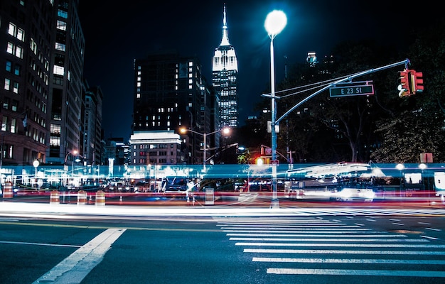 Photo light trails on city street at night