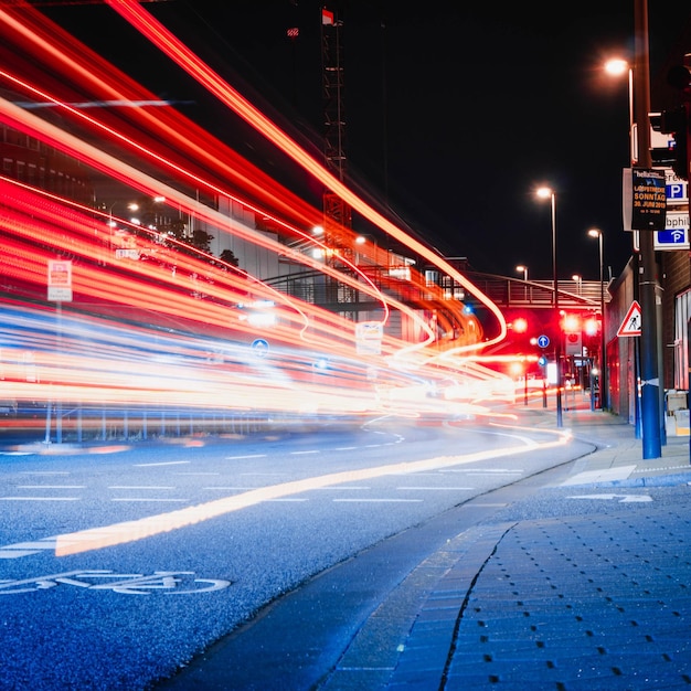 Photo light trails on city street at night