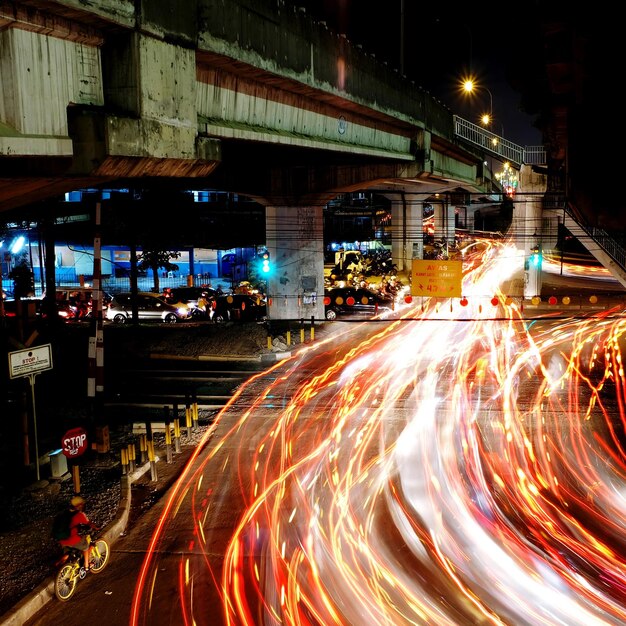 写真 夜の道路のライト・トレイル