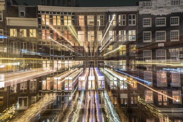 Photo light trails windows amidst buildings in amsterdam at night