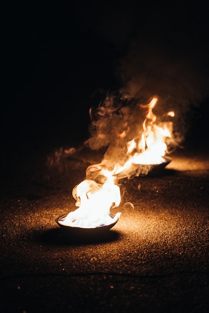Фото Зажигаем ночное огненное шоу с участием народа, зажигаем и открываем огонь.