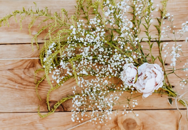 Photo light wood decorated with plants and flowers. wooden texture background mockup background