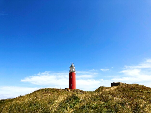 Foto faro contro il cielo