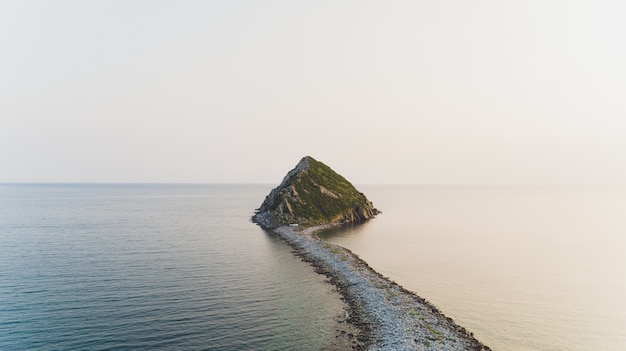 チリコフ岬の灯台。オホーツク海。