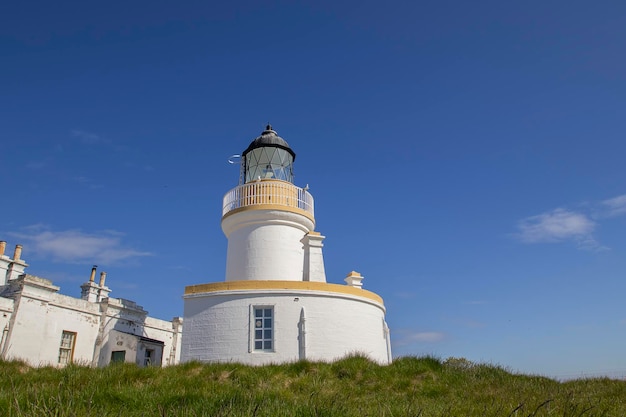 Photo the lighthouse at chanonry point near fortrose in the scottish highlands uk