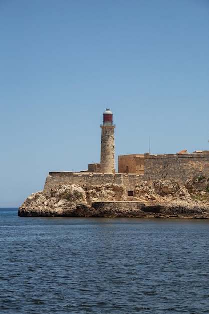 Faro nella città vecchia dell'avana, capitale di cuba