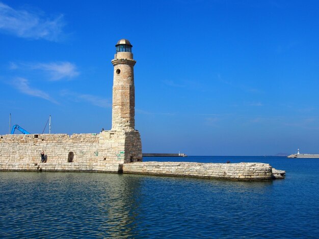 Photo lighthouse in sea