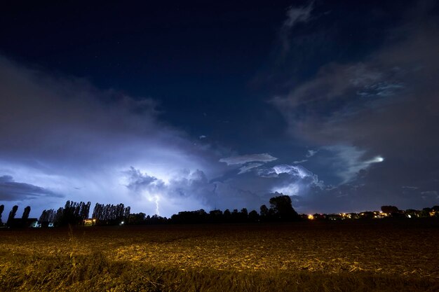 写真 夜の雷