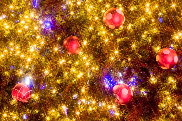 Photo the lights on the christmas tree decoration background